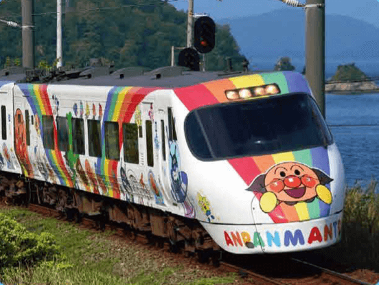 アンパンマン列車　予讃線8000系